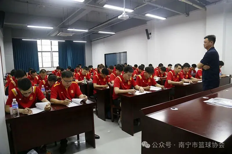 业余篮球爱好者在哪里可以找到表演赛资源_2